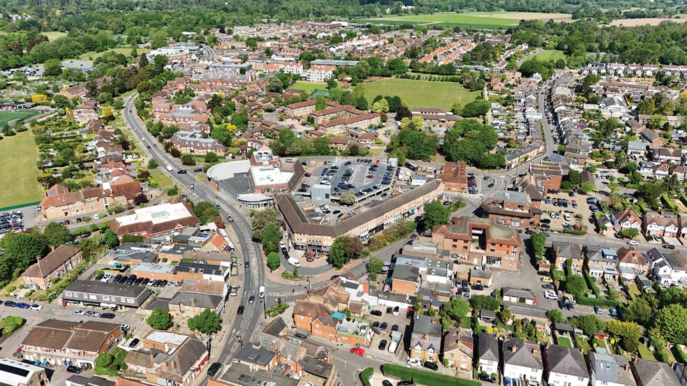 Oakdene Parade portfolio of 20 properties for sale on LoopNet.ca - Building Photo - Image 2 of 4