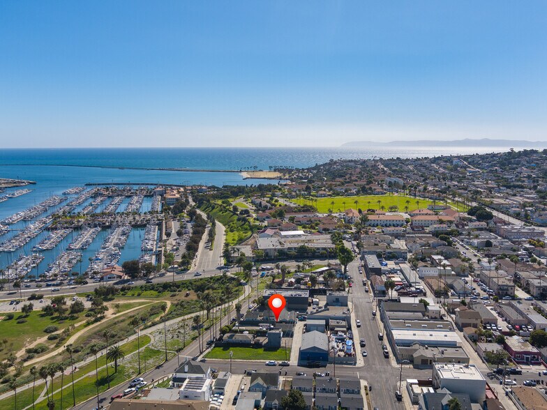 2019 S Crescent Ave, San Pedro, CA à vendre - Photo du bâtiment - Image 2 de 29