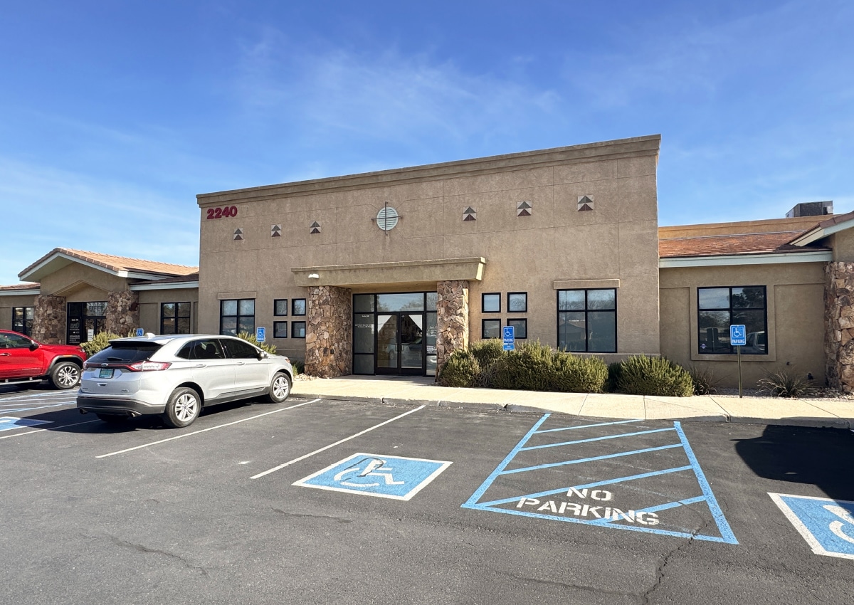 2240 Grande SE, Rio Rancho, NM for lease Primary Photo- Image 1 of 11