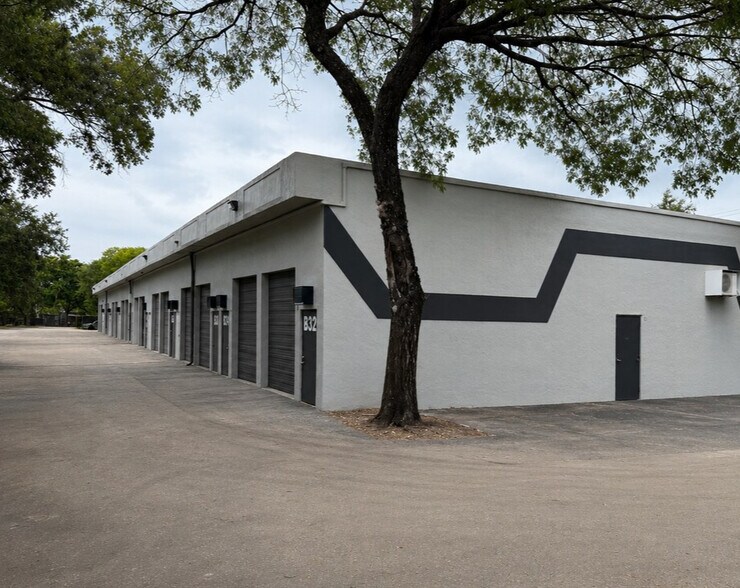 2180 NW 18th Ave, Pompano Beach, FL for lease - Building Photo - Image 2 of 2