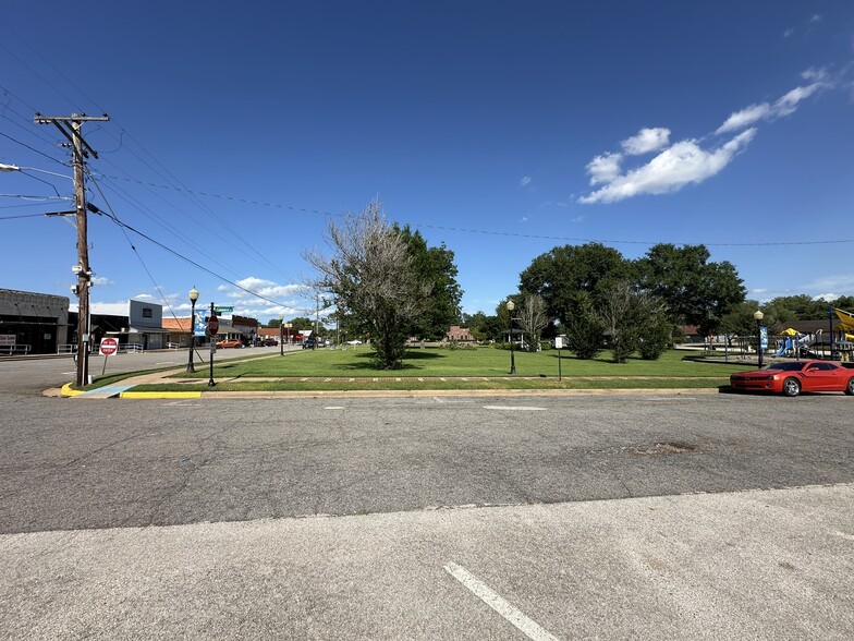 190 S Commerce St, Frankston, TX for sale - Building Photo - Image 3 of 23