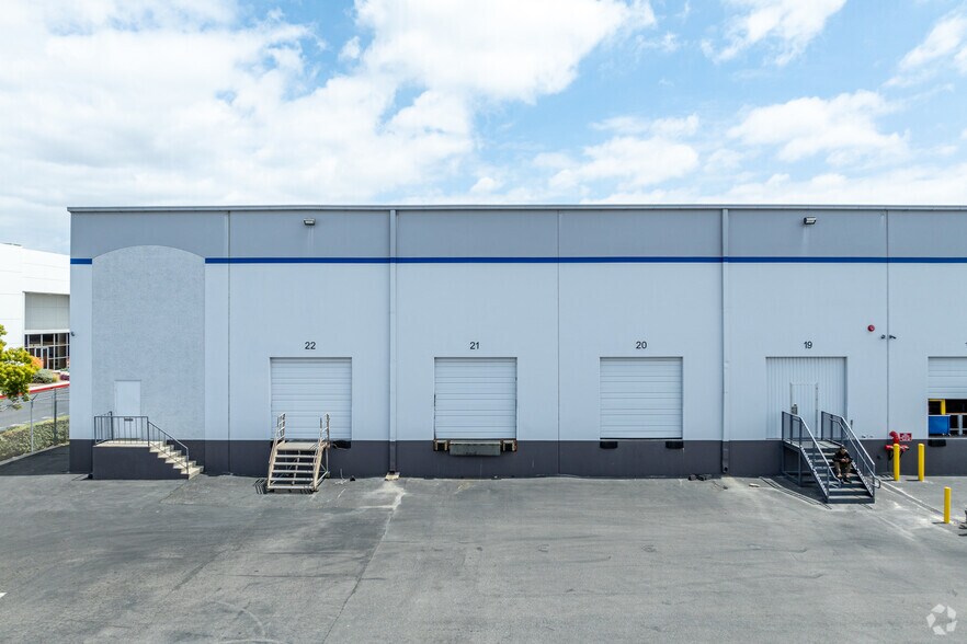7391 Heil Ave, Huntington Beach, CA for lease - Building Photo - Image 3 of 7