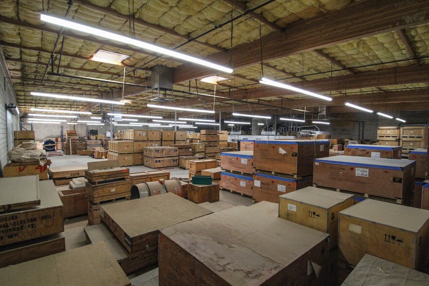 45440 Trevor Ave, Lancaster, CA for sale - Interior Photo - Image 2 of 28