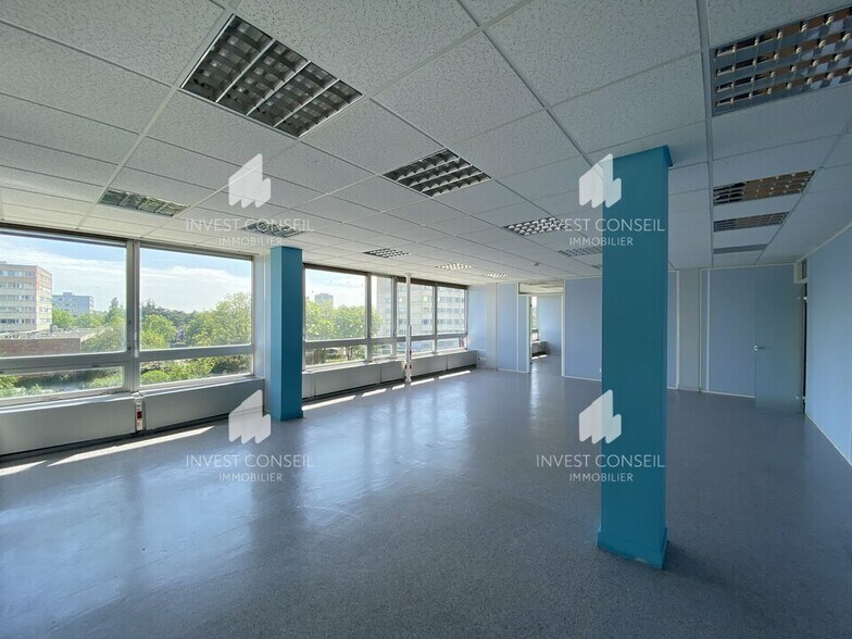 6 Boulevard De L'Hautil, Cergy for lease - Interior Photo - Image 2 of 8