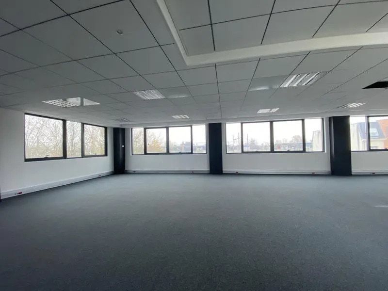 Office in Chelles for lease Interior Photo- Image 1 of 18