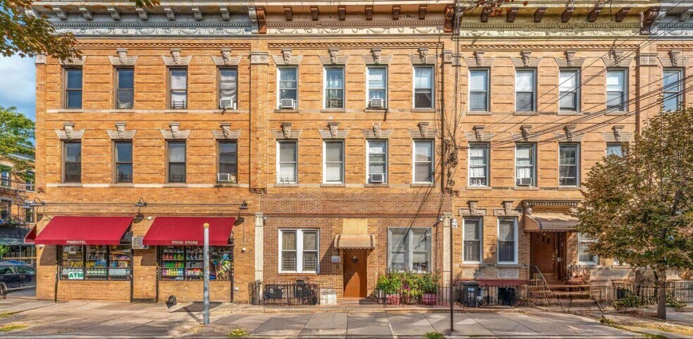 5905 Catalpa Ave, Ridgewood, NY à vendre - Photo du bâtiment - Image 1 de 9