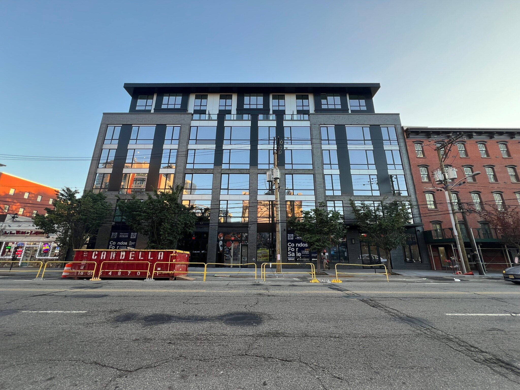139 Christopher Columbus Dr, Jersey City, NJ à louer Photo du bâtiment- Image 1 de 18