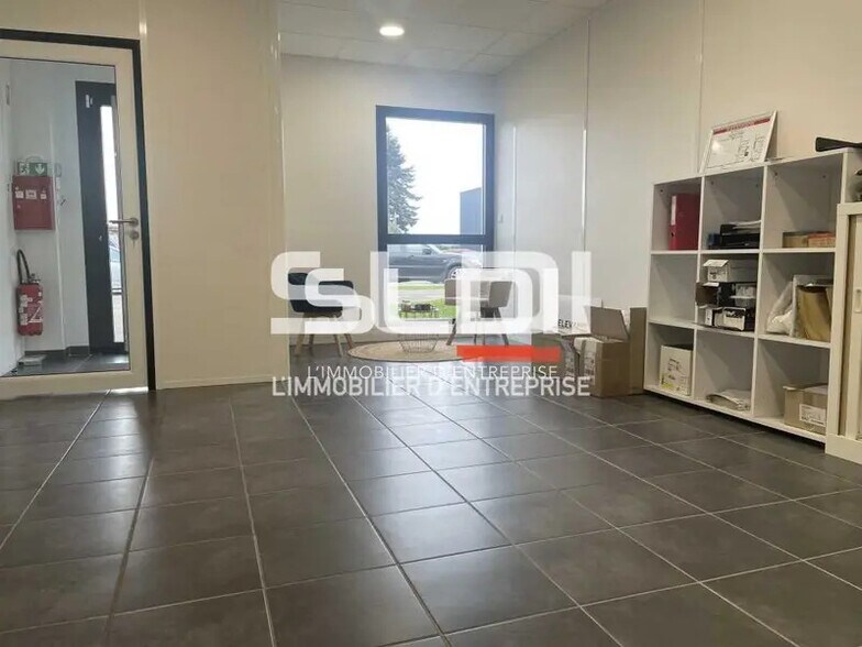 155 Route De Grenoble, Saint-Priest for lease - Interior Photo - Image 2 of 7