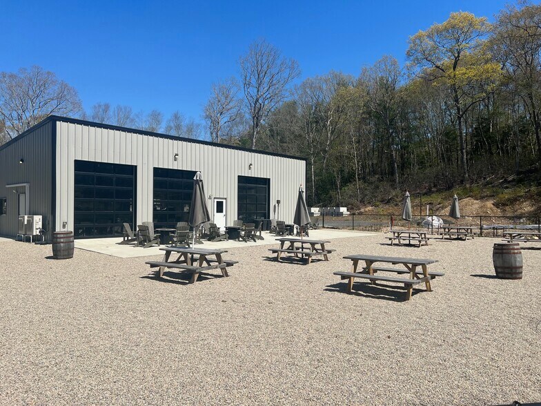 1528 Route 12, Gales Ferry, CT à vendre - Photo du bâtiment - Image 2 de 10
