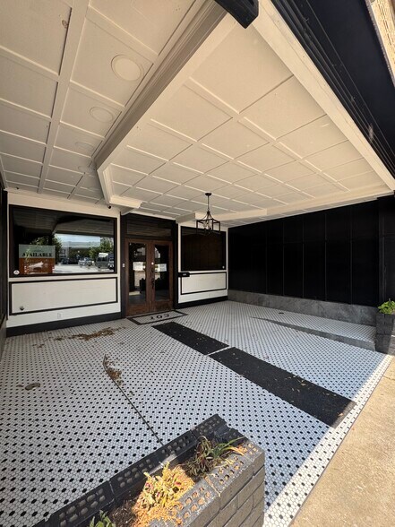 103 E Laurens St, Laurens, SC à louer - Photo du bâtiment - Image 3 de 12