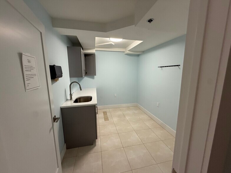 299-307 Grand St, Jersey City, NJ à louer - Photo du bâtiment - Image 2 de 17