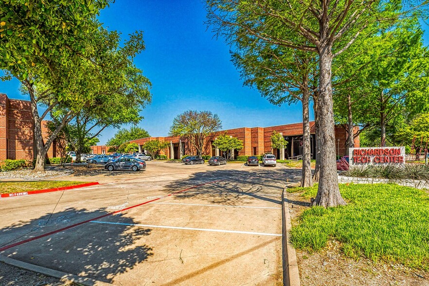 651 N Plano Rd, Richardson, TX for lease - Building Photo - Image 1 of 13