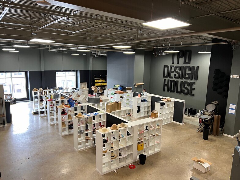 163-165 E Lancaster Ave, Wayne, PA à vendre - Photo du bâtiment - Image 2 de 6