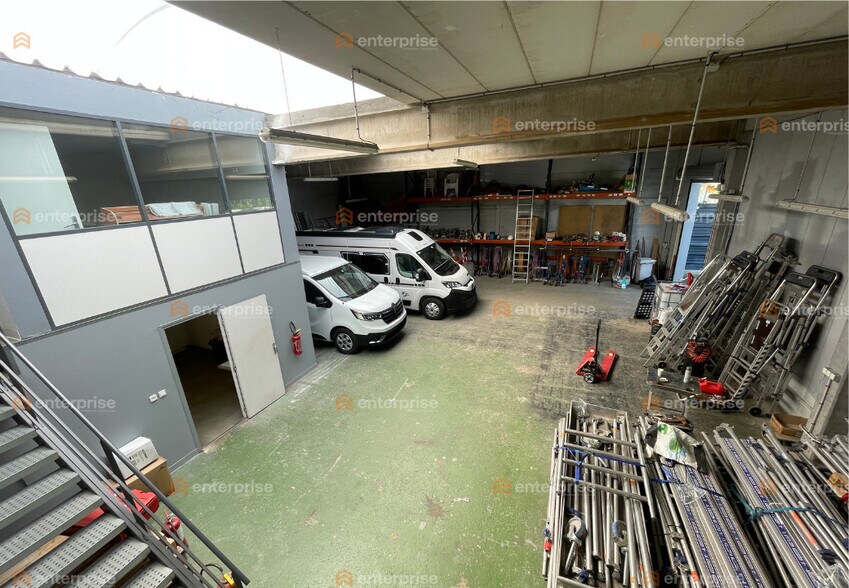 Flex in Lille for lease - Interior Photo - Image 2 of 8