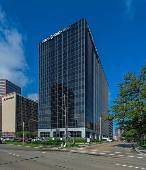 1700 West Loop S, Houston, TX à vendre - Photo du bâtiment - Image 3 de 14