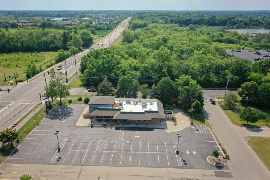1440 Grand Ave, Lindenhurst, IL à vendre - Aérien - Image 1 de 24