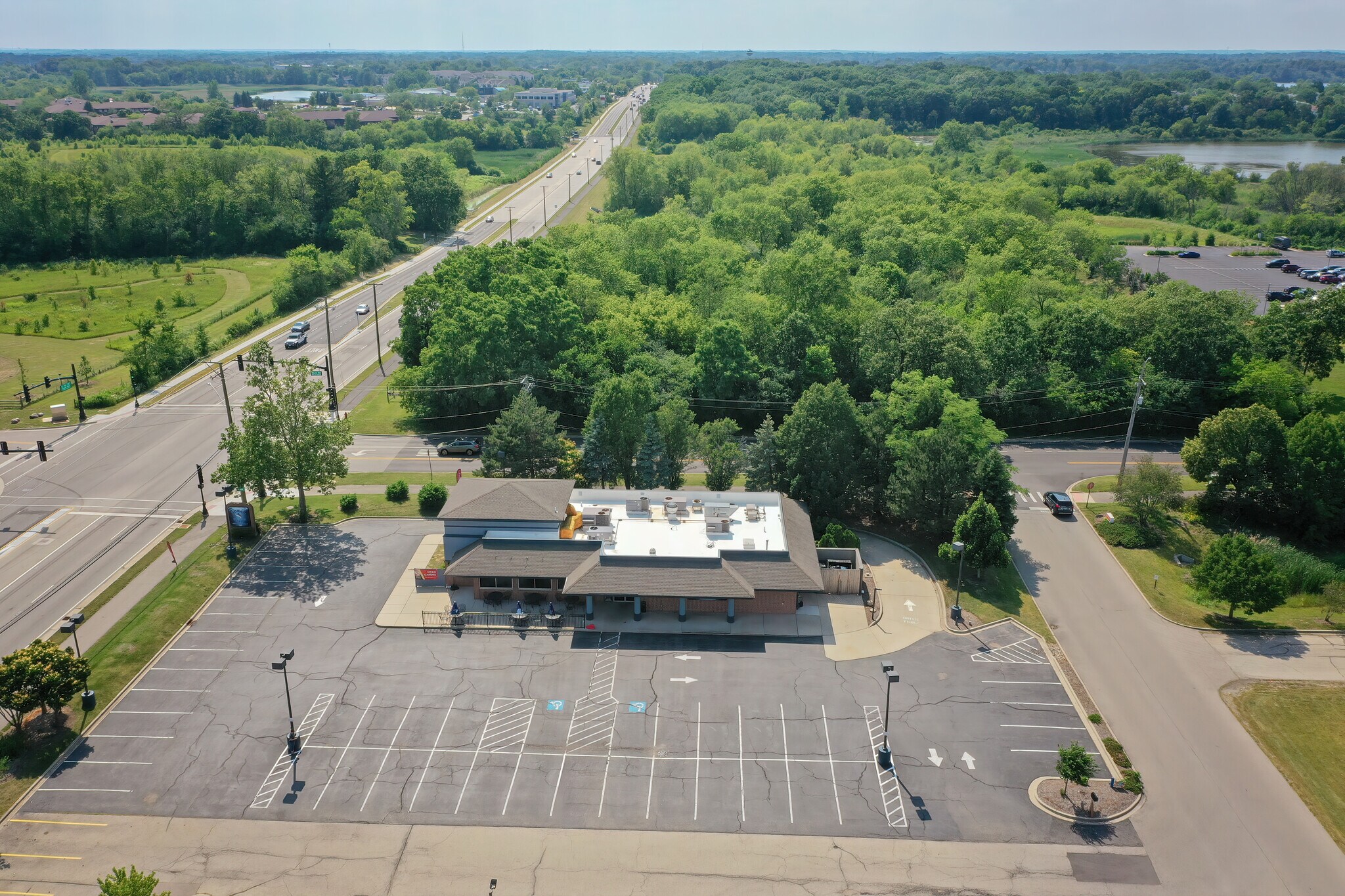 1440 Grand Ave, Lindenhurst, IL à vendre Aérien- Image 1 de 25
