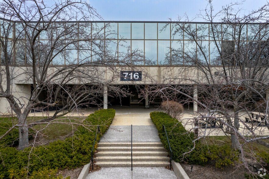716 Gordon Baker Rd, Toronto, ON à louer - Photo du bâtiment - Image 3 de 6