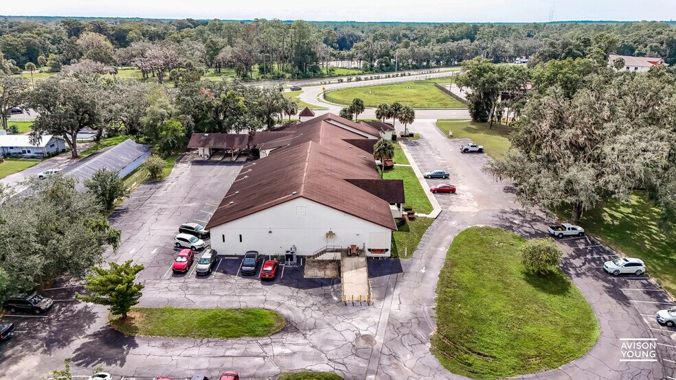5431 E Silver Springs Blvd, Silver Springs, FL à louer - Photo du bâtiment - Image 3 de 10