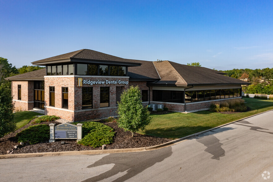 W178 N9201 Water Tower Pl, Menomonee Falls, WI à vendre - Photo du bâtiment - Image 1 de 1