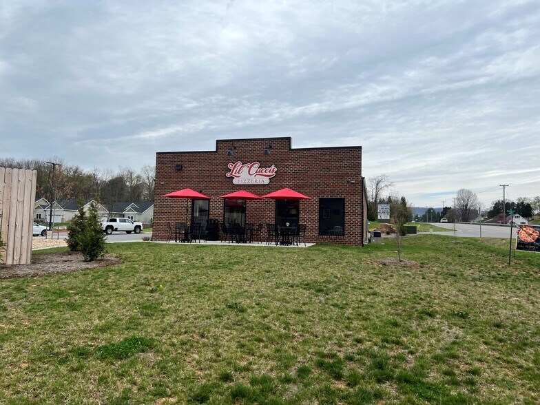 674 Teresa, Roanoke, VA à vendre - Photo du bâtiment - Image 2 de 19