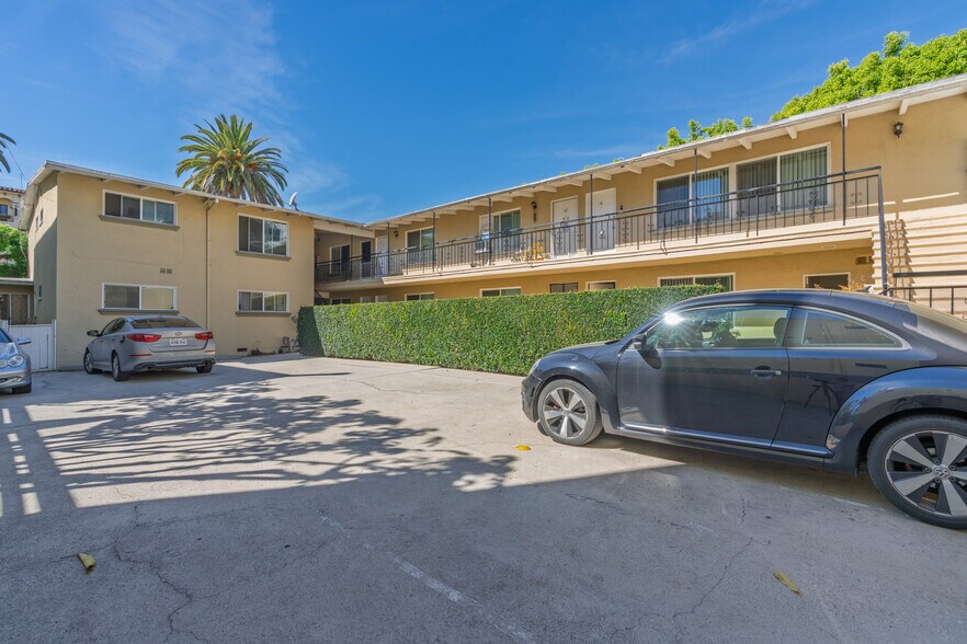 1218 Armacost Ave, Los Angeles, CA à vendre - Photo du bâtiment - Image 2 de 10