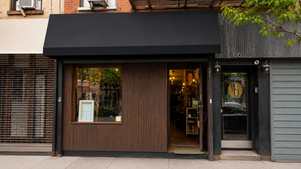 186 Avenue B, New York, NY for lease - Building Photo - Image 1 of 7