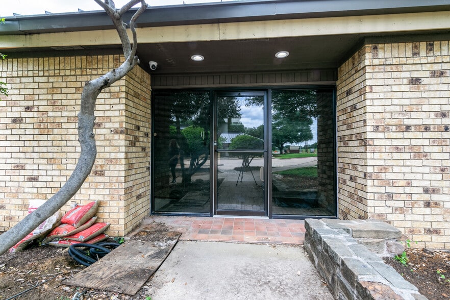 736 N Fielder Rd, Arlington, TX for lease - Building Photo - Image 3 of 19