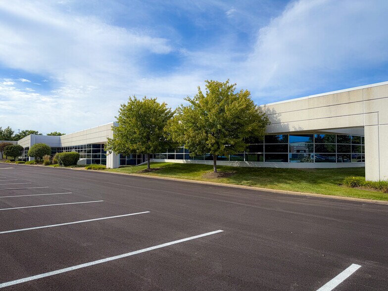 1555 Bond St, Naperville, IL à louer - Photo du bâtiment - Image 3 de 5