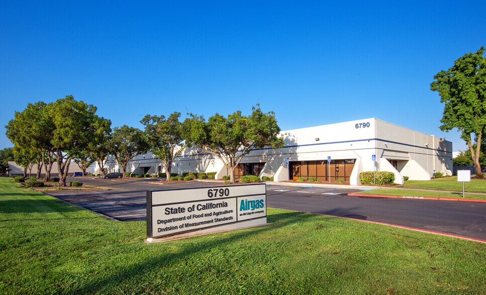 6790 Florin Perkins Rd, Sacramento, CA à louer - Photo du bâtiment - Image 2 de 7