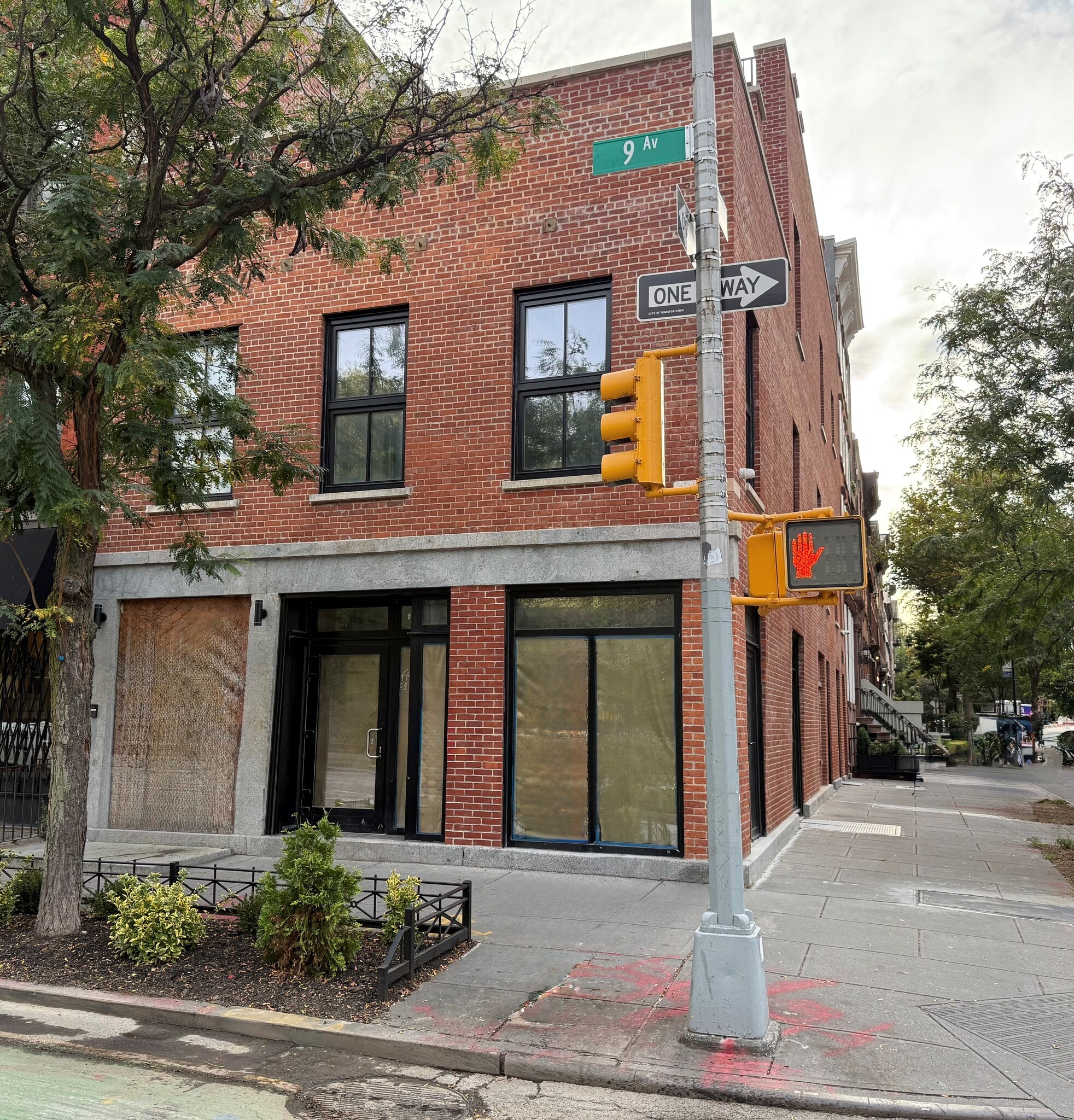 148 Ninth Ave, New York, NY for lease Building Photo- Image 1 of 6