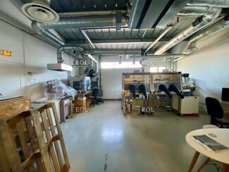 Plus de détails pour Local d'activités à louer