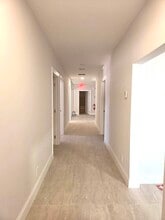 5317 W Atlantic Ave, Delray Beach, FL à louer Photo intérieure- Image 2 de 6