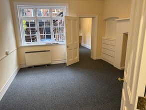 9 Windsor End, Beaconsfield for lease Interior Photo- Image 2 of 6