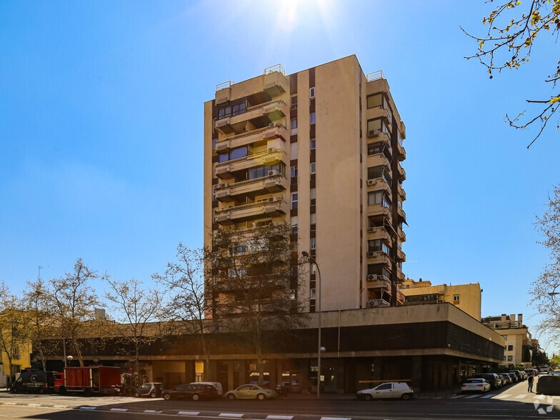 Avenida de Alberto Alcocer, 32, Madrid, Madrid à vendre - Photo du bâtiment - Image 3 de 4