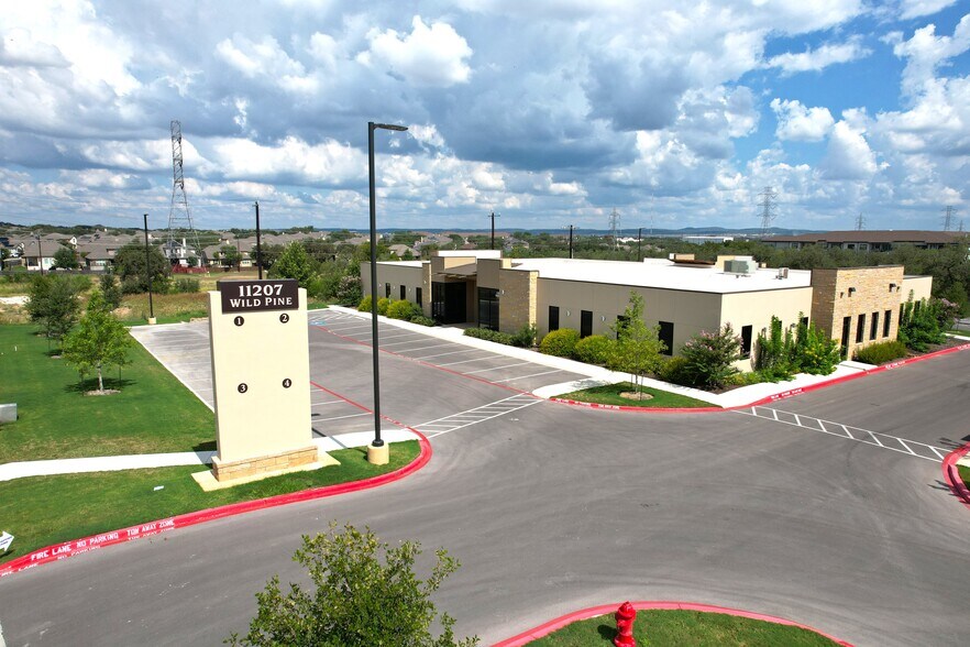 11207 Wild Pine, San Antonio, TX à vendre - Photo du bâtiment - Image 1 de 15