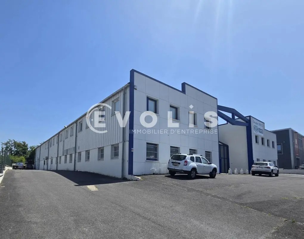 Flex in Morangis for lease Building Photo- Image 1 of 10