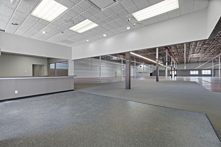 15201-15207 Midway Rd, Addison, TX à louer - Photo du bâtiment - Image 3 de 12