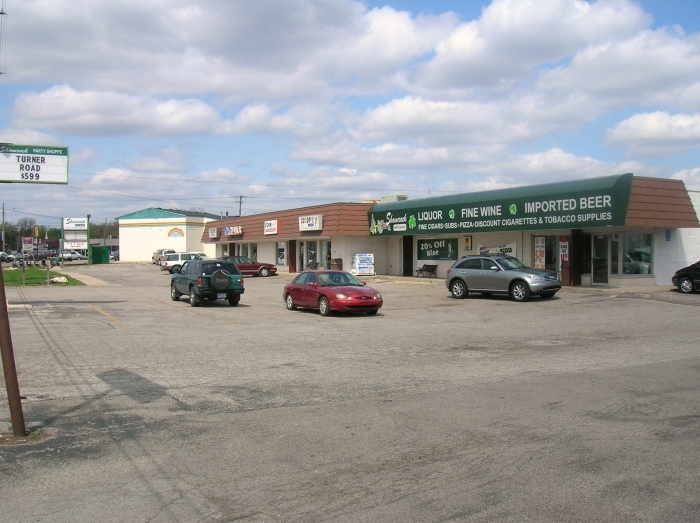 103-107 S Center Rd, Saginaw, MI for lease - Primary Photo - Image 1 of 4