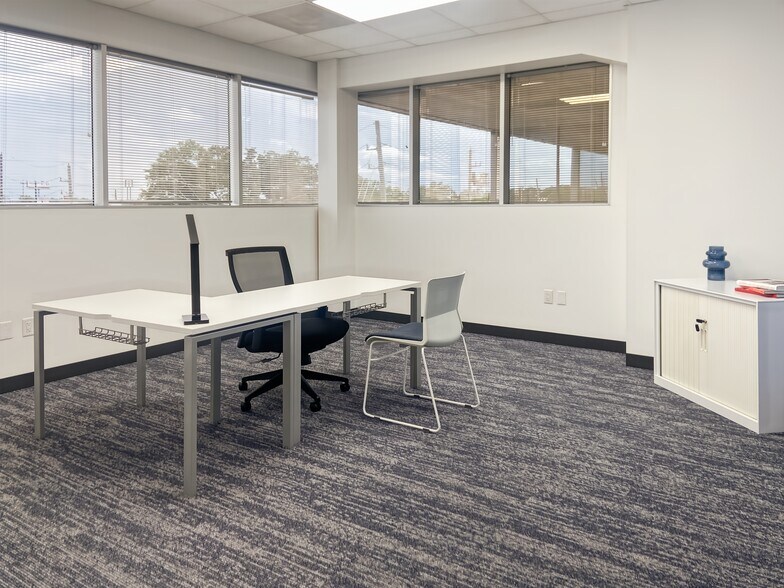 16100 Cairnway Dr, Houston, TX à louer - Photo du bâtiment - Image 3 de 18