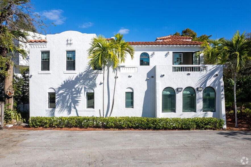 445 NE 56th St, Miami, FL à louer - Photo du bâtiment - Image 3 de 11