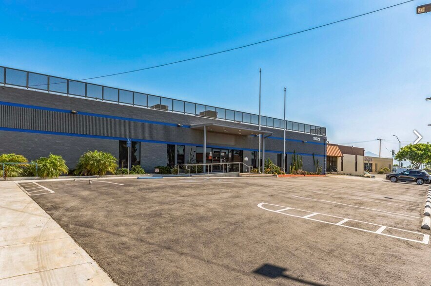 15023 Ramona Blvd, Baldwin Park, CA à louer - Photo du bâtiment - Image 2 de 6