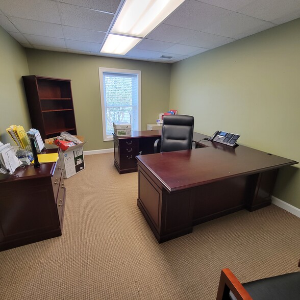 7 W Queens Way, Hampton, VA for lease - Interior Photo - Image 1 of 10