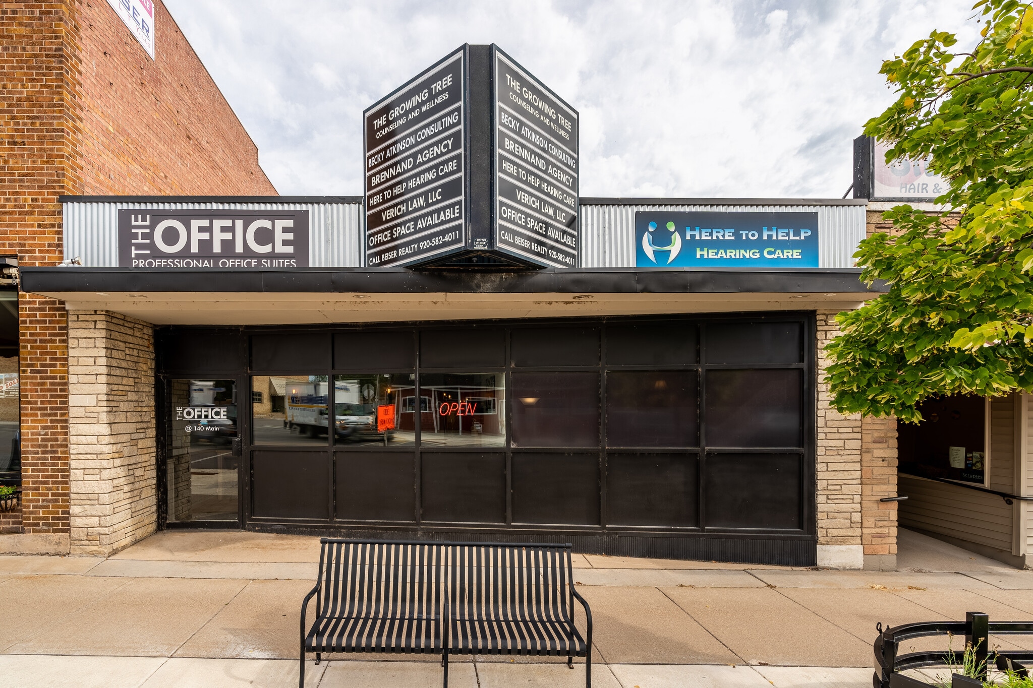 140 W Main St, Winneconne, WI à louer Photo du bâtiment- Image 1 de 9