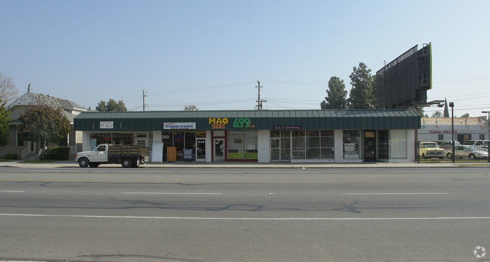 208-216 Chester Ave, Bakersfield, CA for sale - Building Photo - Image 3 of 5
