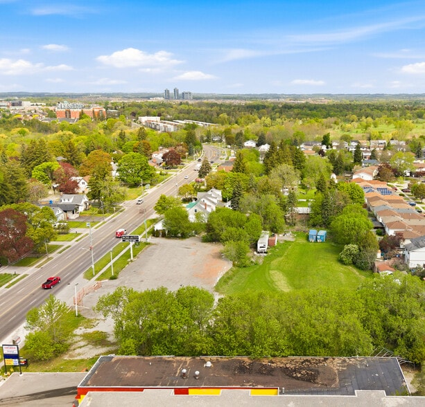 1399 & 1419 Simcoe Street portfolio of 2 properties for sale on LoopNet.ca - Building Photo - Image 1 of 5