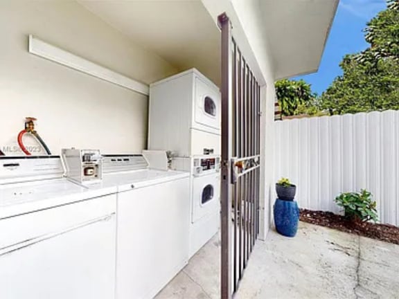 420 SW 14th Ave, Miami, FL for sale - Building Photo - Image 3 of 5