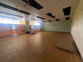 1076 E Brandon Blvd, Brandon, FL for lease Interior Photo- Image 1 of 1