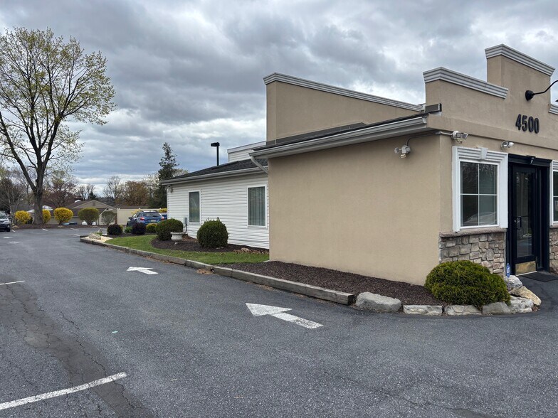 4500 William Penn Hwy, Easton, PA à louer - Photo du bâtiment - Image 3 de 7