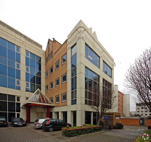 217 Marsh Wall, London for lease - Primary Photo - Image 1 of 3